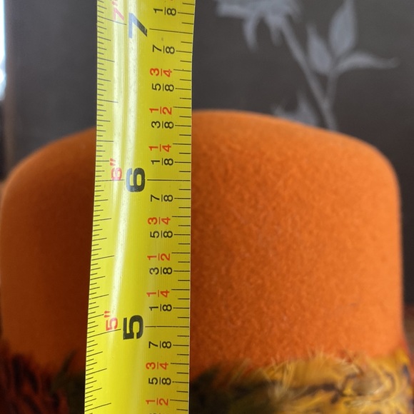 1969 Miss Eileen USA orange wool woman’s hat with feathers in original hat box - Picture 10 of 14